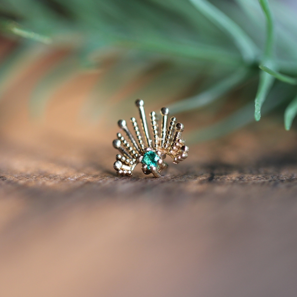 14kt YG Threadless Emerald